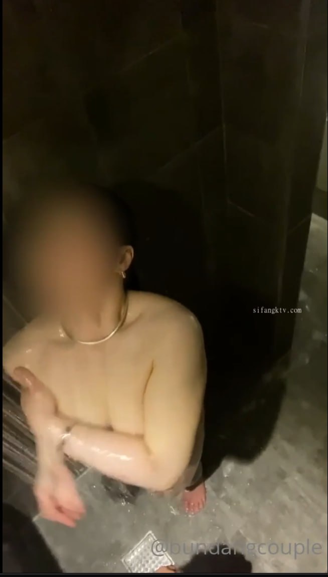丰乳肥臀肉肉妹子全裸特写跳蛋拉扯 肥逼非常粉嫩浴室洗澡毛毛性感诱人 很是诱惑喜欢不要错过